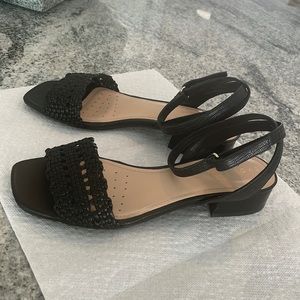 Elvolve Ingrid 2 womens sandals 7.5